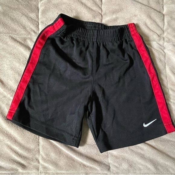 -LOT OF 3 BOYS SHORTS SIZE 4 & 6     NIKE & JORDAN - Picture 1 of 9